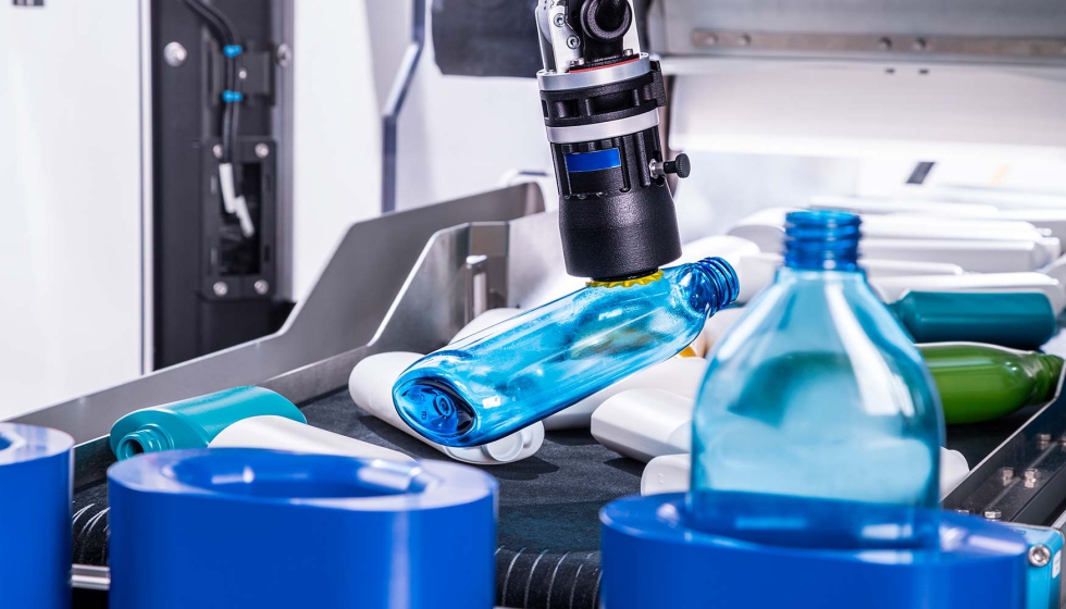 El cobot tog.519 de Schubert recoge productos sin clasificar desde distintos �ngulos. Foto: Gerhard Schubert GmbH