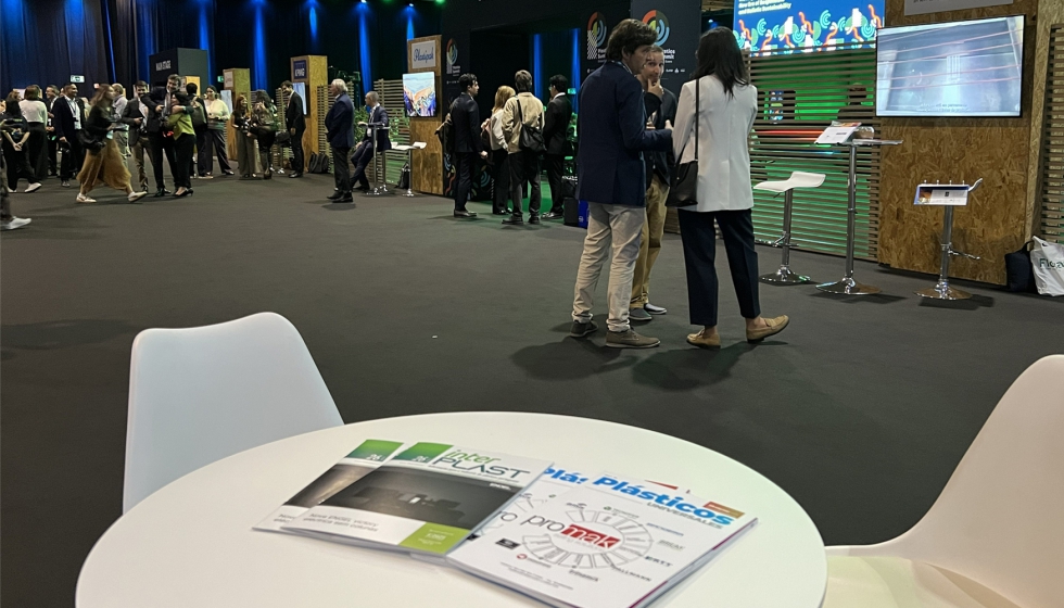 A revista InterPlast e a cong�nere espanhola Pl�sticos Universales foram distribu�das durante o evento