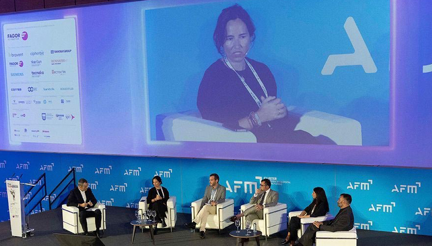 La directora general del grupo Nerea Aranguren y las empresas Danobat y Soraluce, patrocinadoras del foro...