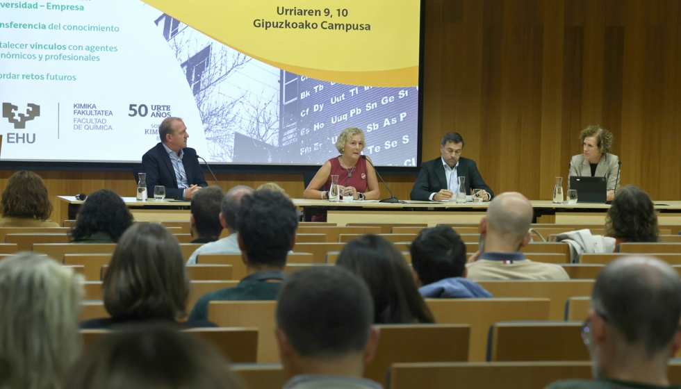 Han participado en el acto de apertura (de izquierda a derecha)...