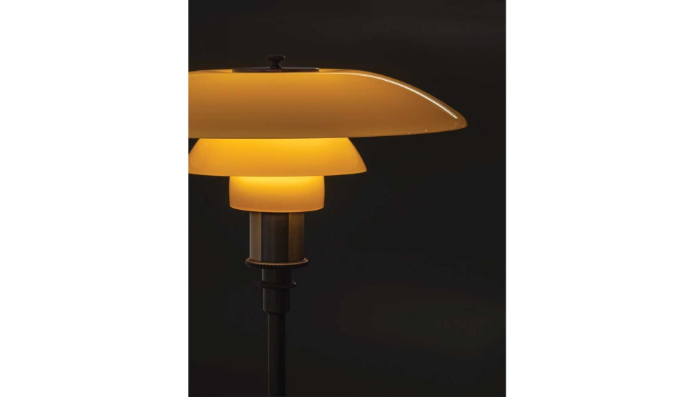 El diseo equilibra la precisin artesanal del norte de Europa con la sofisticacin del diseo italiano...