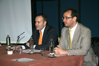 Jorge Domnguez y Javier Sabadell, durante la reunin de la Asamblea