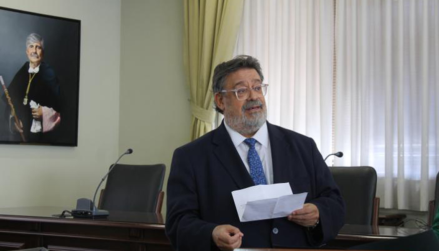 El nuevo director del Instituto, Enrique Lpez...