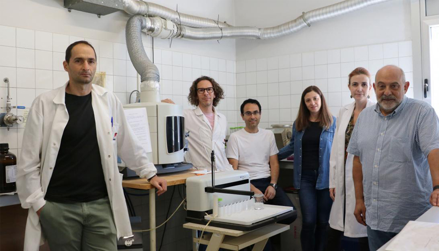 Investigadores del Instituto de la Via y el Vino de la ULE