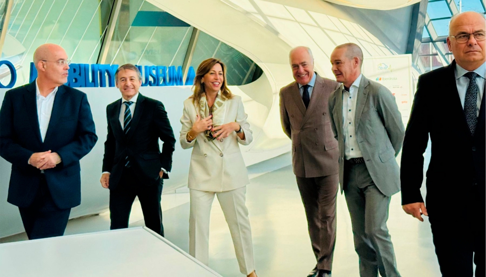 Arturo P�rez de Lucia, director general de AEDIVE; Javier Mart�nez, Director General de Pol�tica Econ�mica del Gobierno de Arag�n; Natalia Chueca...