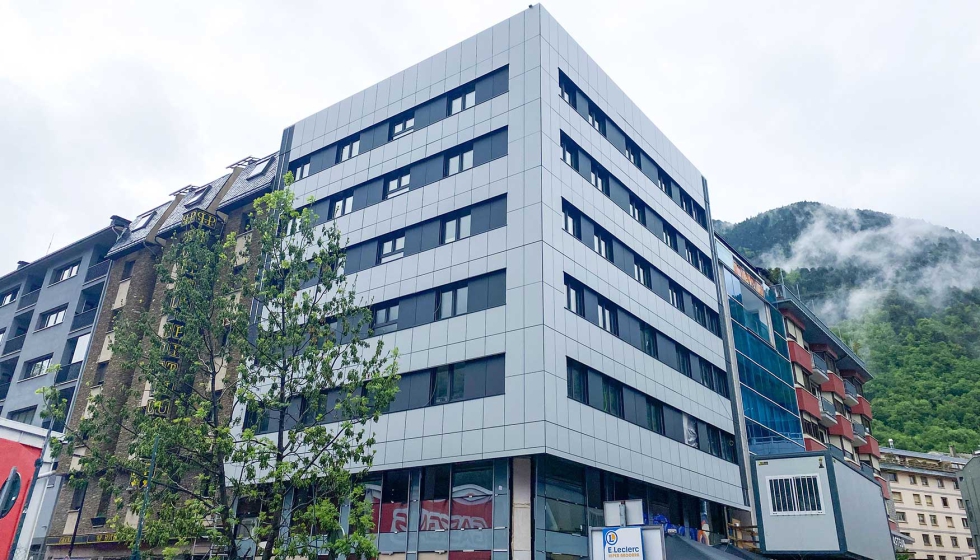 A renovao da fachada por mtodos de madeira industrializada no s melhorou o desempenho do edifcio, como tambm reduziu o seu tempo de construo...