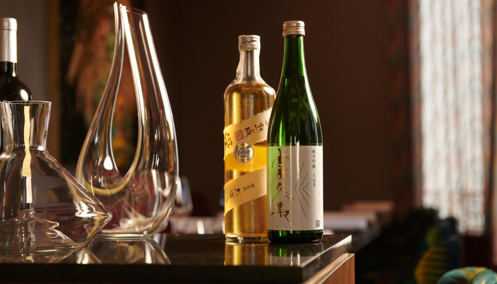 La bodega de Abya cuenta con casi 500 referencias de vinos