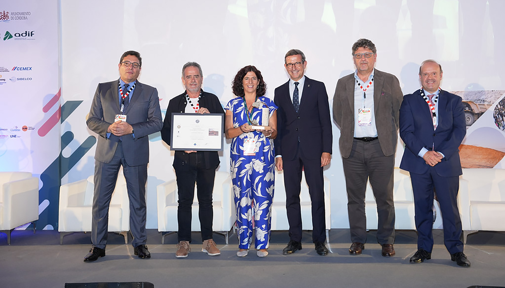 De izquierda a derecha...