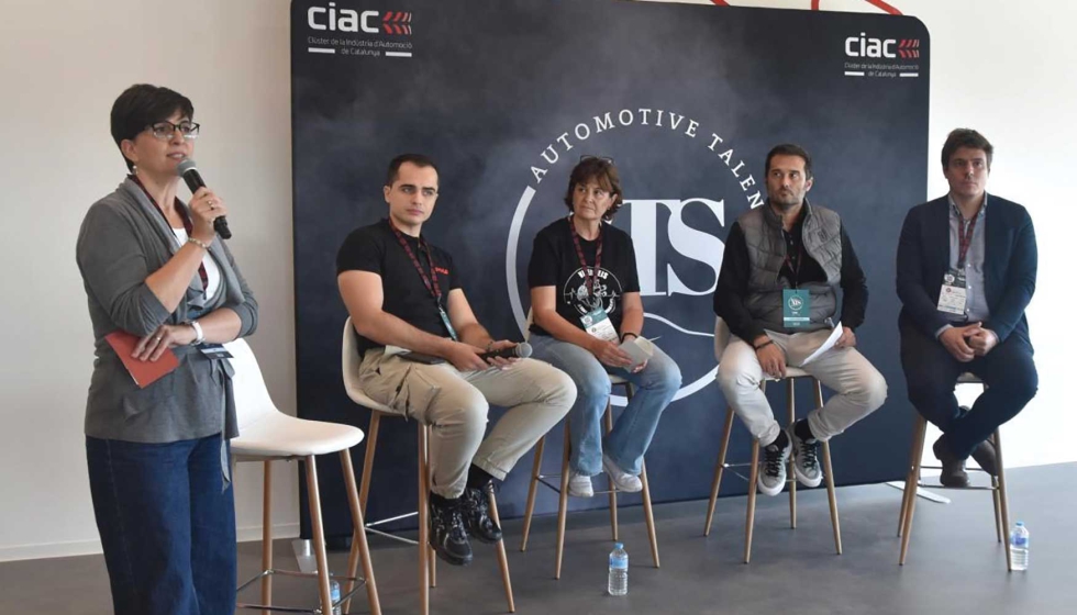 Marta Mata, secretria acadmica de l'EUSS, moder la mesa en la que participaron Alberto Jimenez, Talent Specialist en DOGA; Carme Seriol...