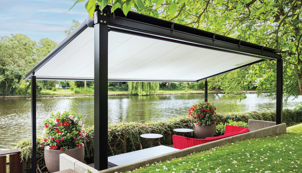 Para proteger del sol un lugar de reposo en el jardn de la mansin, en la misma orilla del ro...