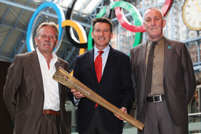 Lord Coe, presidente del LOCOG (Comit Organizador de Londres de los Juegos Olmpicos y Paralmpicos), con los directores del grupo Premier...