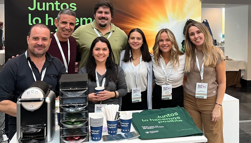 Equipo de Boehringer Ingelheim en el stand de la compa��a en el Congreso de Anaporc en La Granja (Segovia)