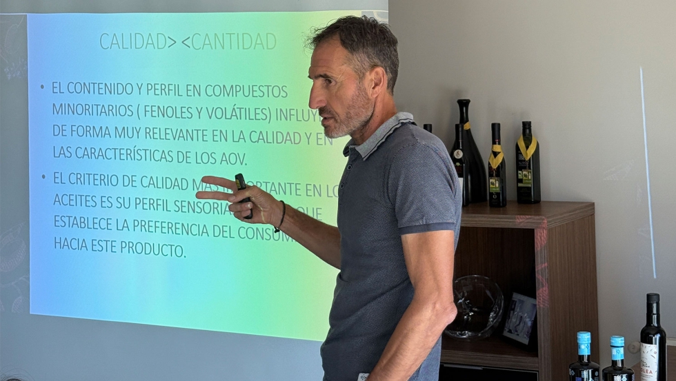 Miguel Abad, experto catador y olelogo