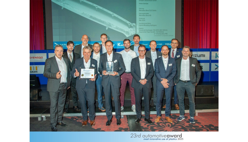 El equipo de socios del proyecto implicados con Engel en el 'Grand Innovation Award' recoge el premio en Bonn. � SPE Central Europe.V...