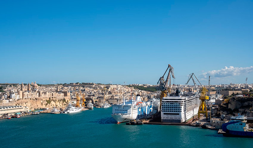 El buque MSC Magnifica durante su estancia en los astilleros Palumbo Malta Shipyard, donde se lleva a cabo su completa remodelaci�n...