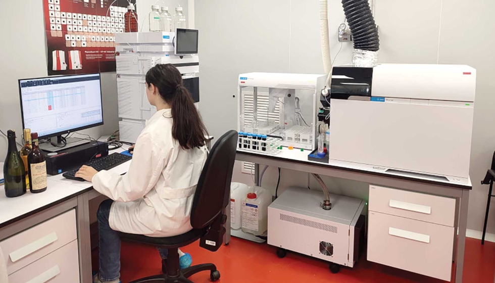 Laboratrio da UAB com a instalao de espectrmetros de massa