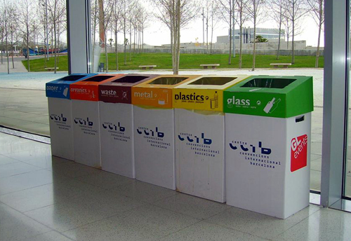 Los distintos contenedores que CCIB tiene para el reciclaje de distintos materiales