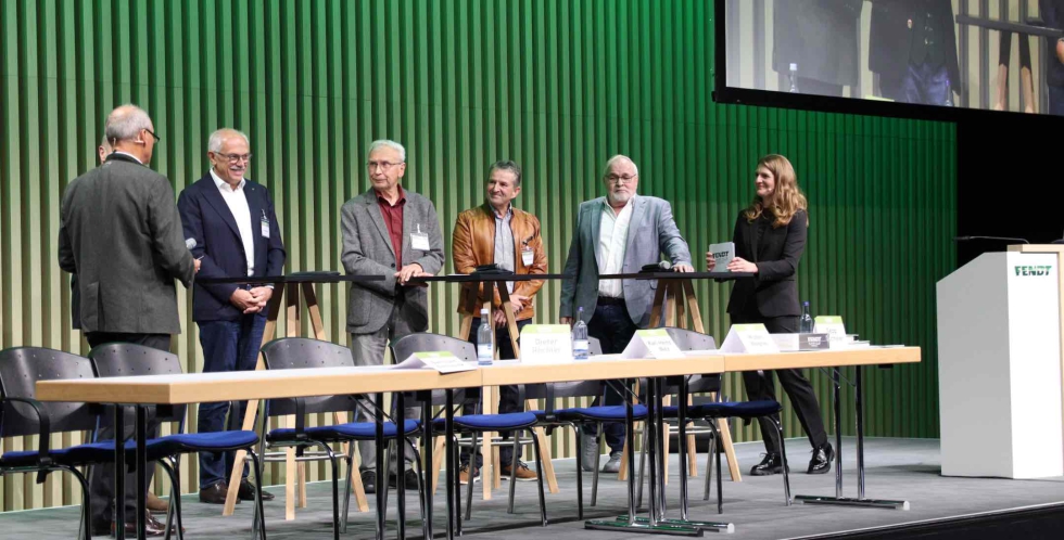 Mesa redonda sobre la transmisin Vario, de izquierda a derecha...