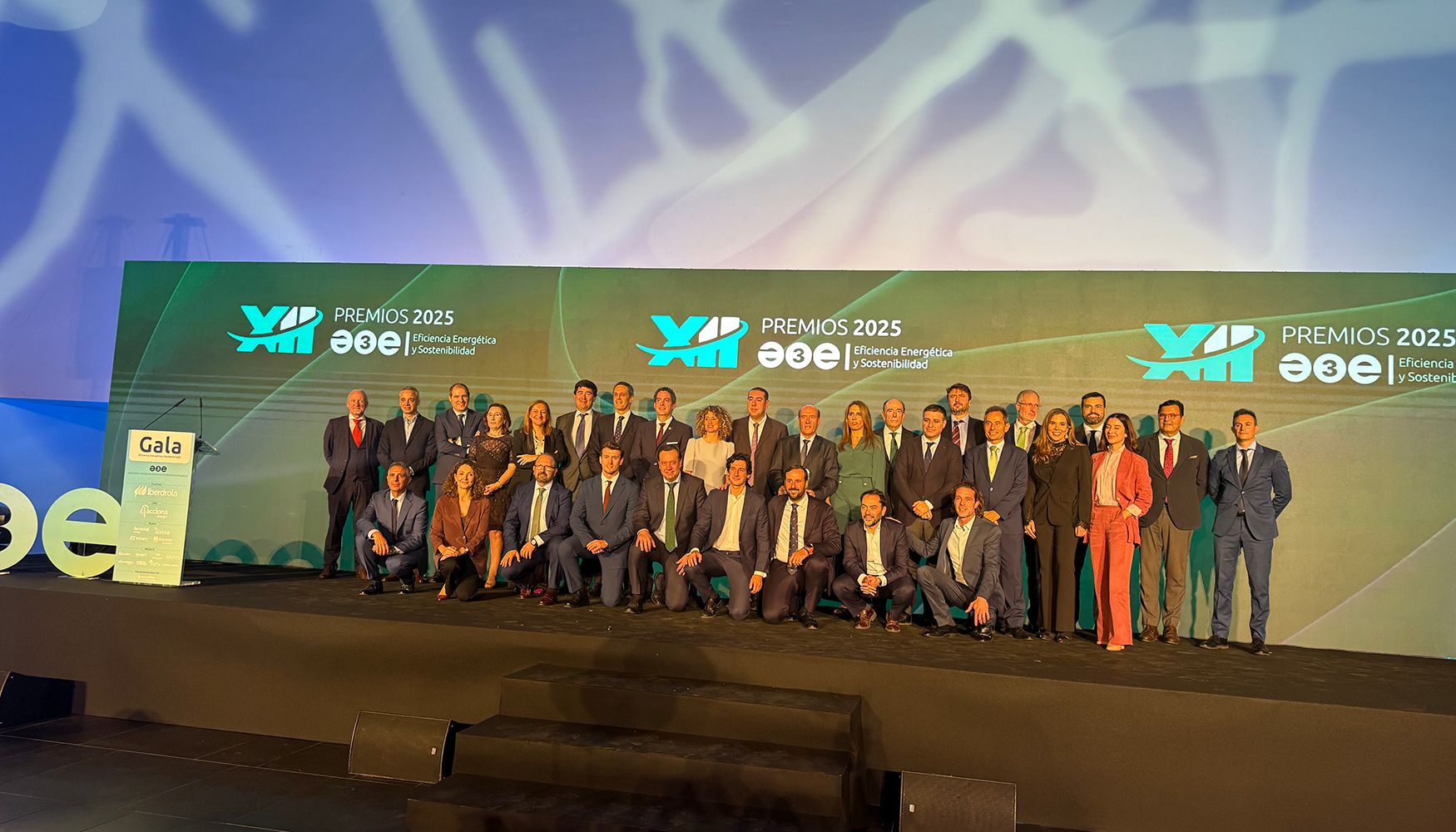 Foto de familia con todos los premiados, finalistas y participantes en la Gala de de esta edicin