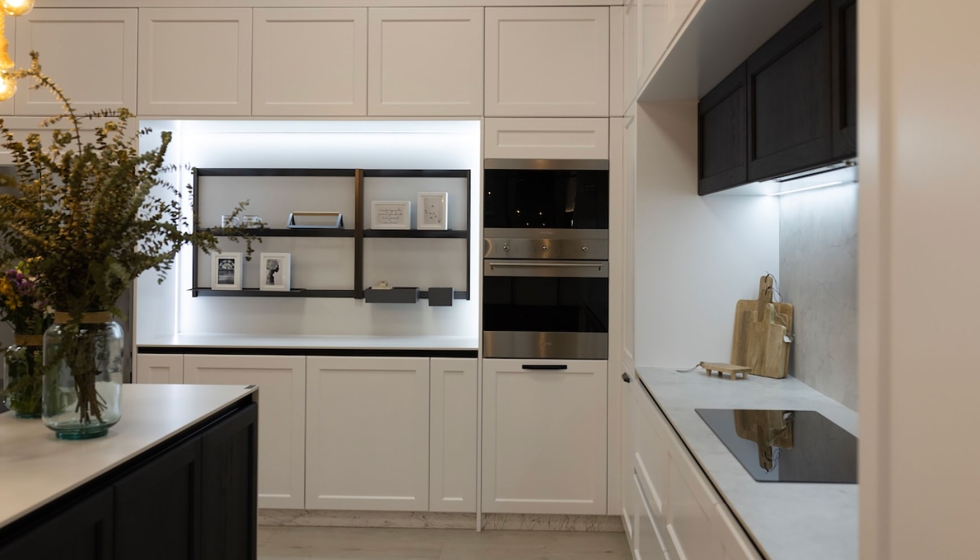 Cada cocina incorpora elementos verstiles, modulares y adaptables a distintos estilos decorativos, asegurando soluciones con alta durabilidad...