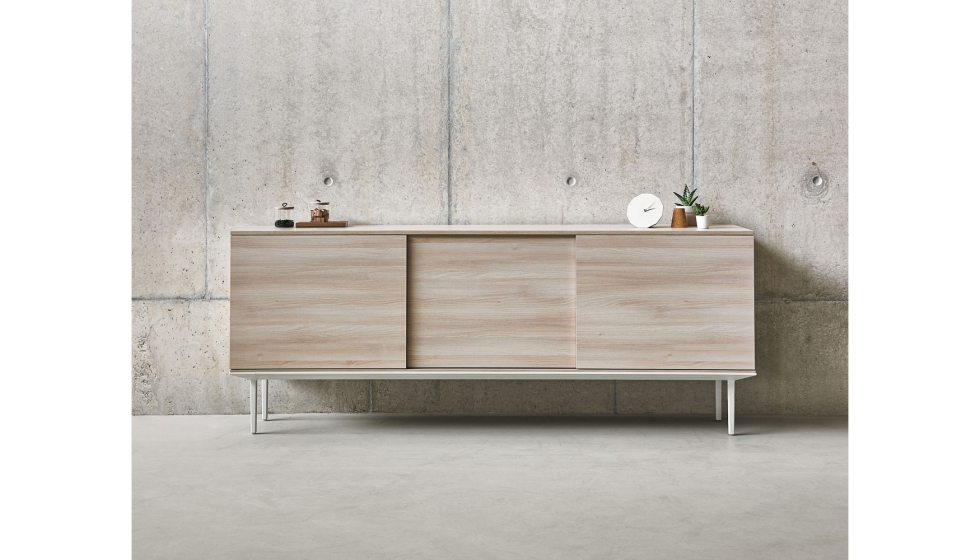 Los armarios Longo permite integrar el almacenamiento de manera armnica con otros elementos del conjunto...