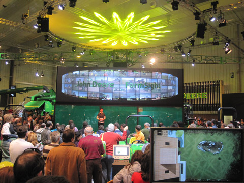 Stand de John Deere durante el show