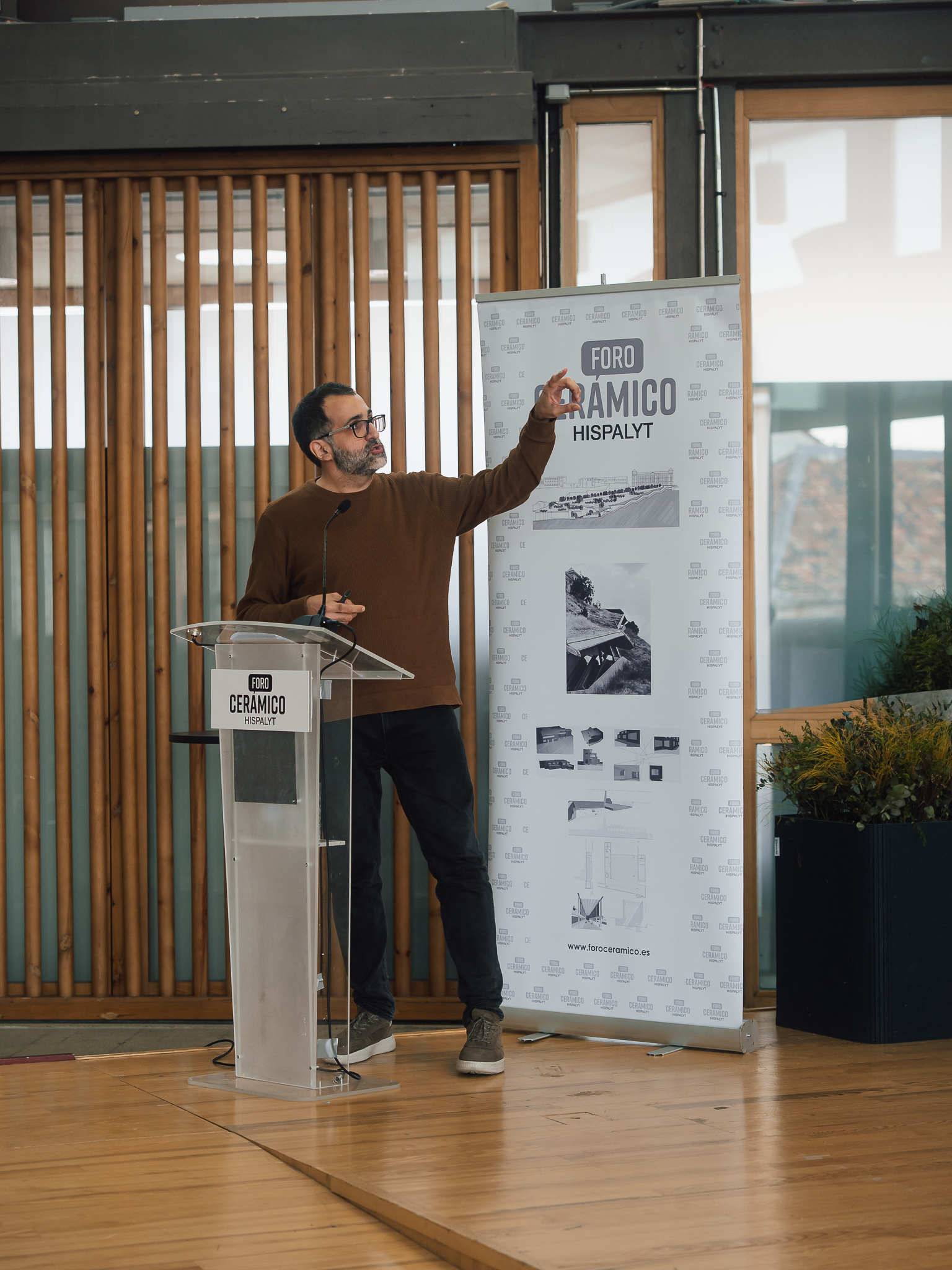 Adri Guardiet present dos de sus proyectos con cermica: el Paseo Comte d'gara en Terrasa y 24 viviendas de proteccin pblica en Ibiza...