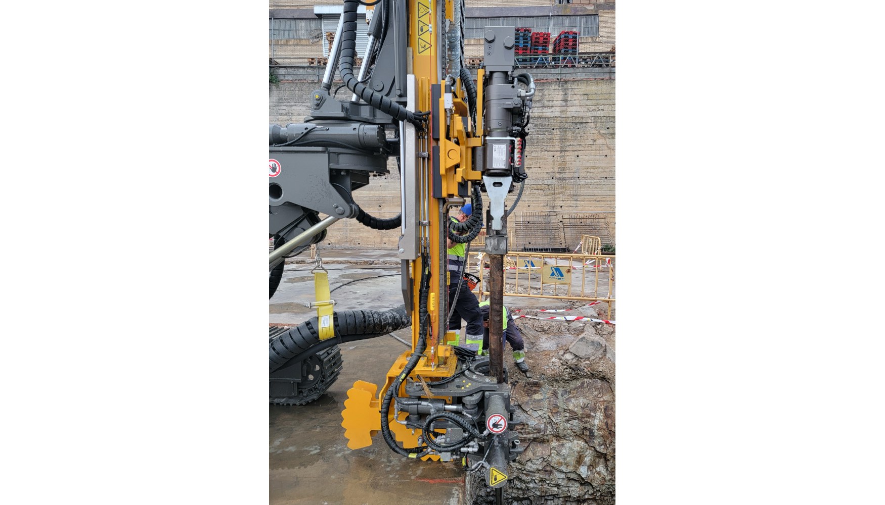 El nuevo concepto de mstil est compuesto por una base y una extensin