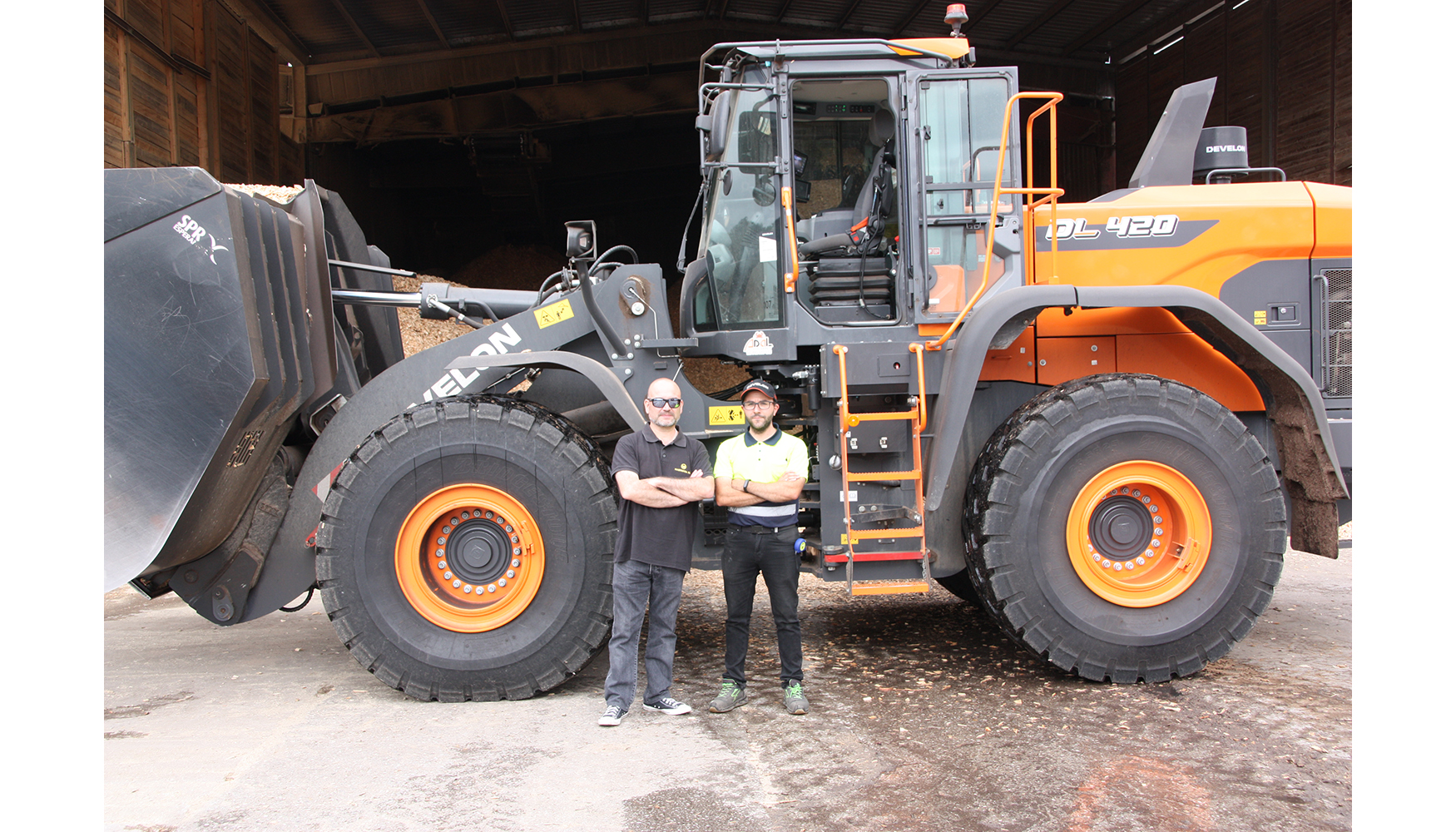 Pala cargadora Develon DL420-7 adquirida por Maderas Jos Siz