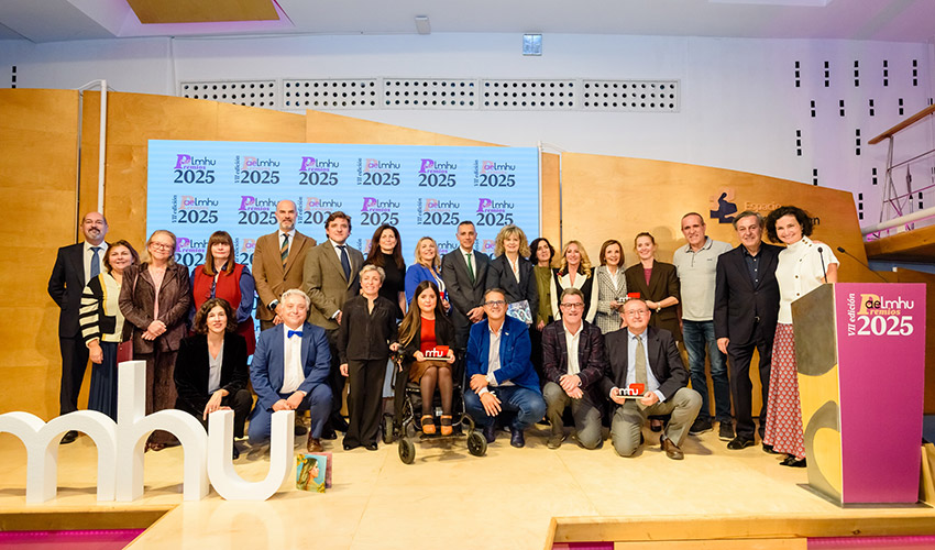 Foto de familia de los premios AELMHU 2025