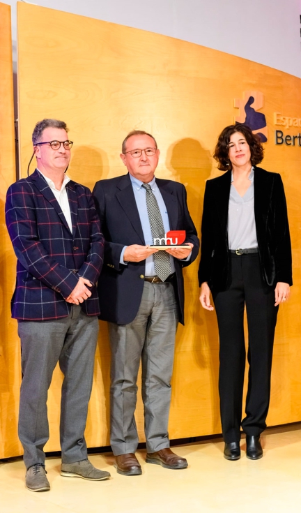 Entrega del premio a la mejor trayectoria profesional investigadora al doctor Pascual Sanz Bigorra...