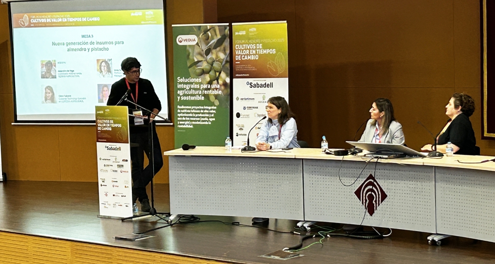 Mesa redonda sobre Nueva generacin de insumos para almendro y pistacho en el Frum Almendro y Pistacho 2025 celebrado en Albacete...