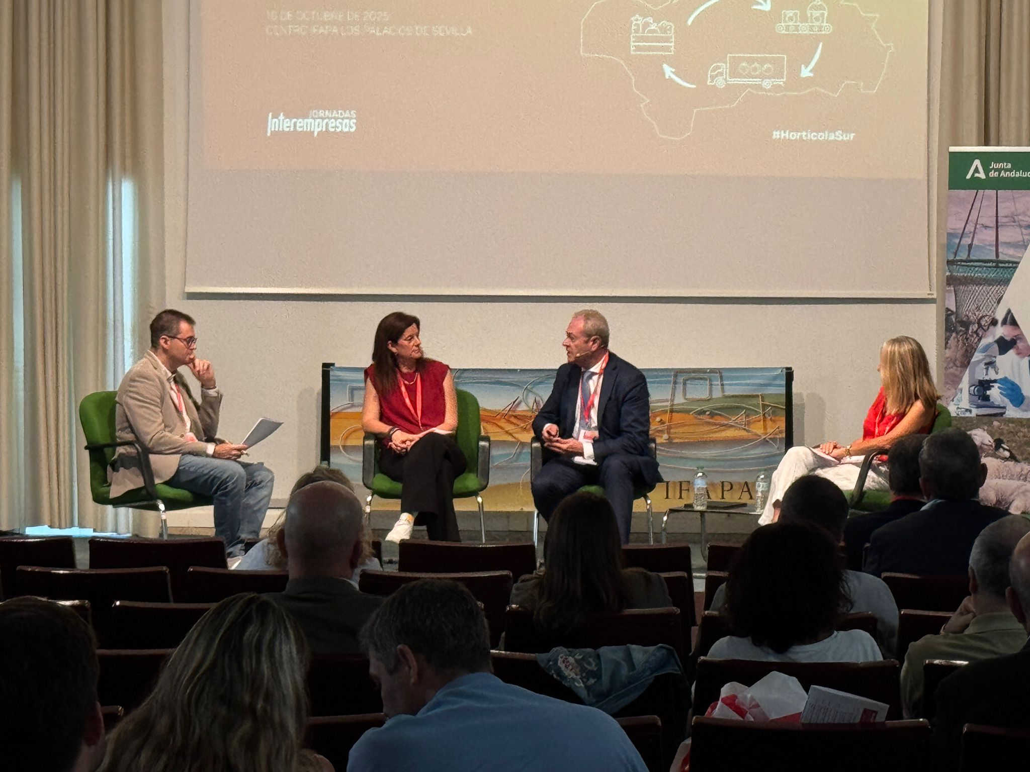 La mesa redonda titulada 'La innovacin como frmula de diferenciacin' cont con Silvia de Juanes (Fruit Logistica)...