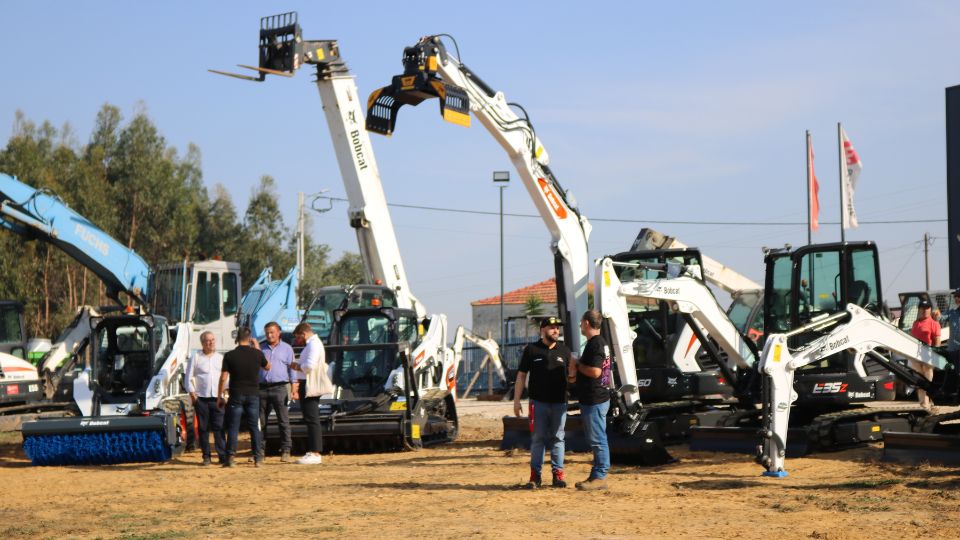 Foto de Roadshow Bobcat 2025 rene profissionais nas instalaes da Michaelis & Martins