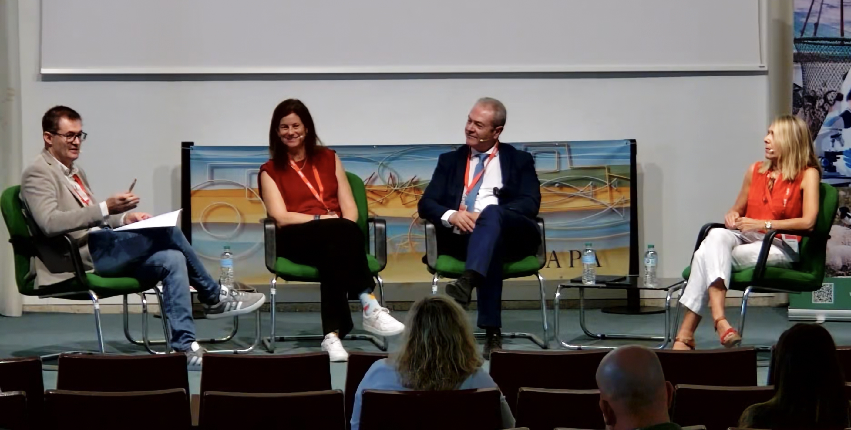 La mesa redonda sobre 'La innovacin como frmula de diferenciacin', moderada por Elio Sancho, cont con Silvia de Juanes (Fruit Logistica)...