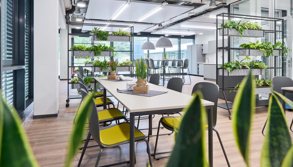 Una de las nuevas salas de descanso para los empleados de produccin y logstica