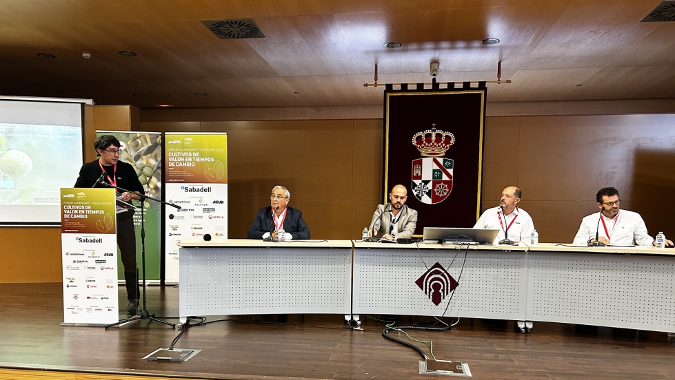 Mesa redonda sobre 'Tecnologa e innovacin en cultivos de alto valor: sinergias con el productor'