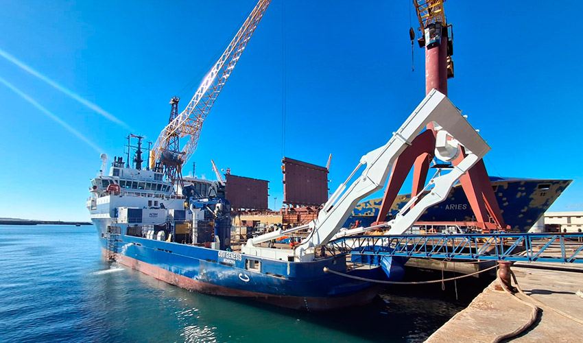 Buque con A-frame desplegado (Fuente: ACSM)