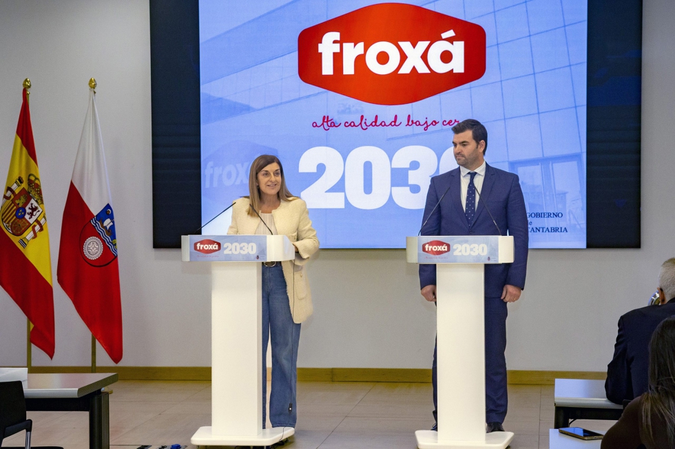 Mara Jos Senz de Buruaga, presidenta de Cantabria, y el CEO de Frox, Javier Fernndez