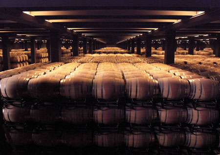 Barricas en las bodegas riojanas Campo Viejo. Foto: www.riojawine.com