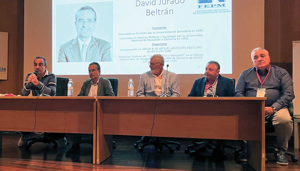 Un momento de la presentacin de la mesa sobre la responsabilidad del instalador