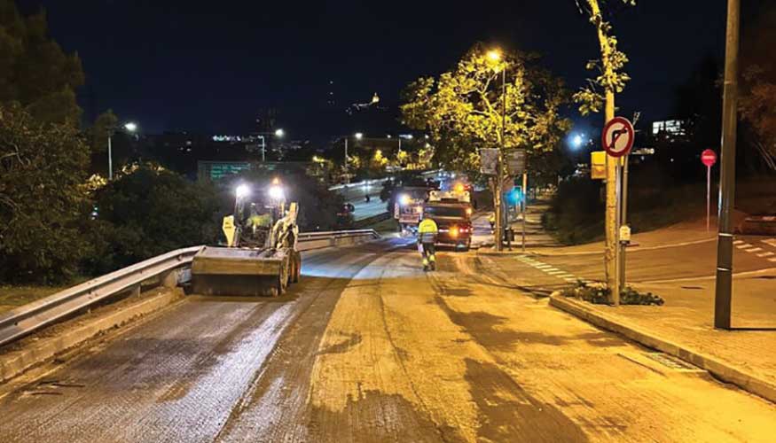 Imagen de los trabajos de implementacin del nuevo pavimento con residuos del sector siderrgico. Foto: Ayuntamiento de Barcelona...