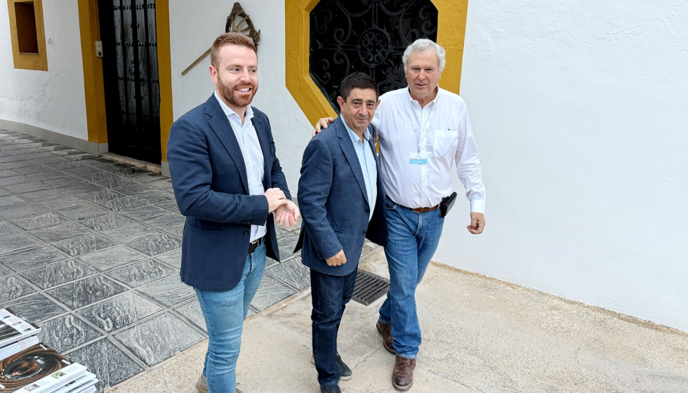 Enrique Carreras, alcalde de Bedmar, Francisco Reyes, presidente de la Diputacin de Jan, y Luis Anguis, anfitrin del Cortijo Pedro Marn...