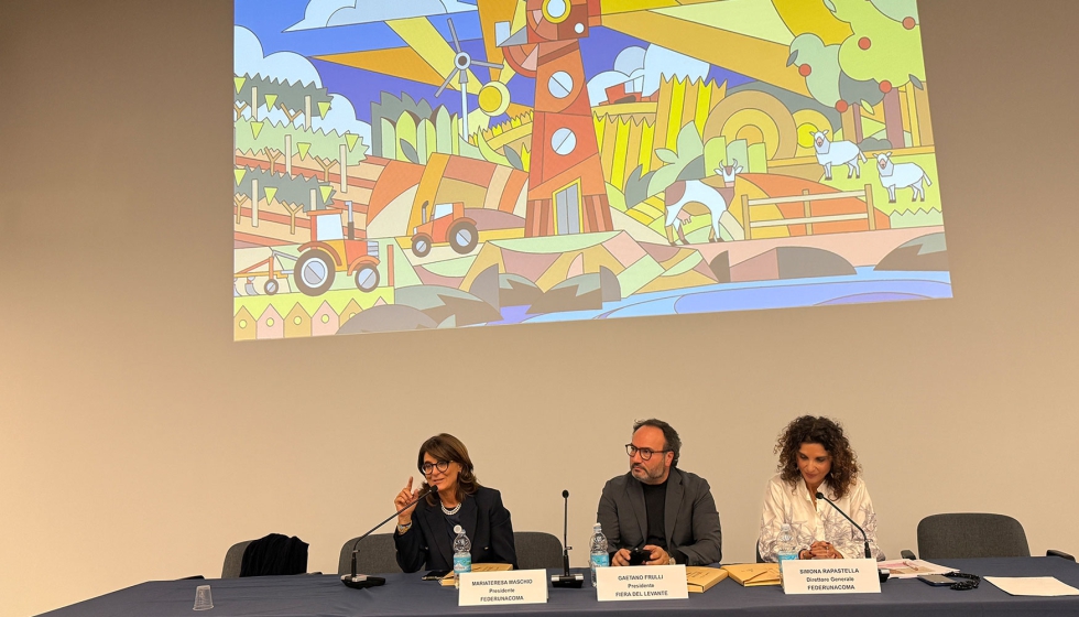 Mariateresa Maschio, presidenta de Federunacoma; Gaetano Frulli, presidente de Nuova Fiera del Levante; y Simona Rapastella...