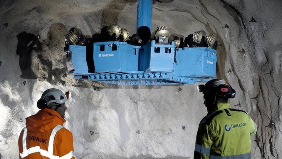 Trabalhos de alargamento com equipamento Sandvik