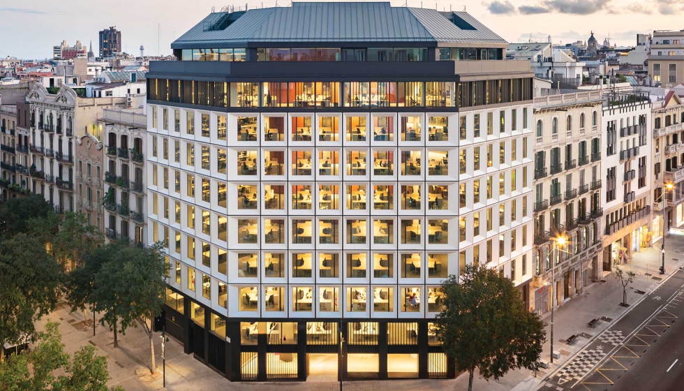 Wicona ha participado en un proyecto de GCA para la rehabilitacin de las fachadas de un edificio del Eixample barcelons que acoger la nueva sede...