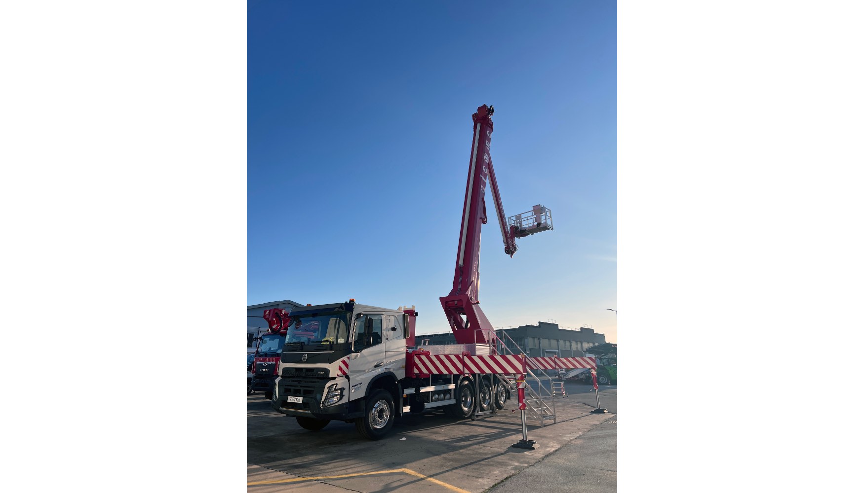 Plataforma MJE 710, con una altura de trabajo mxima de 70,6 metros