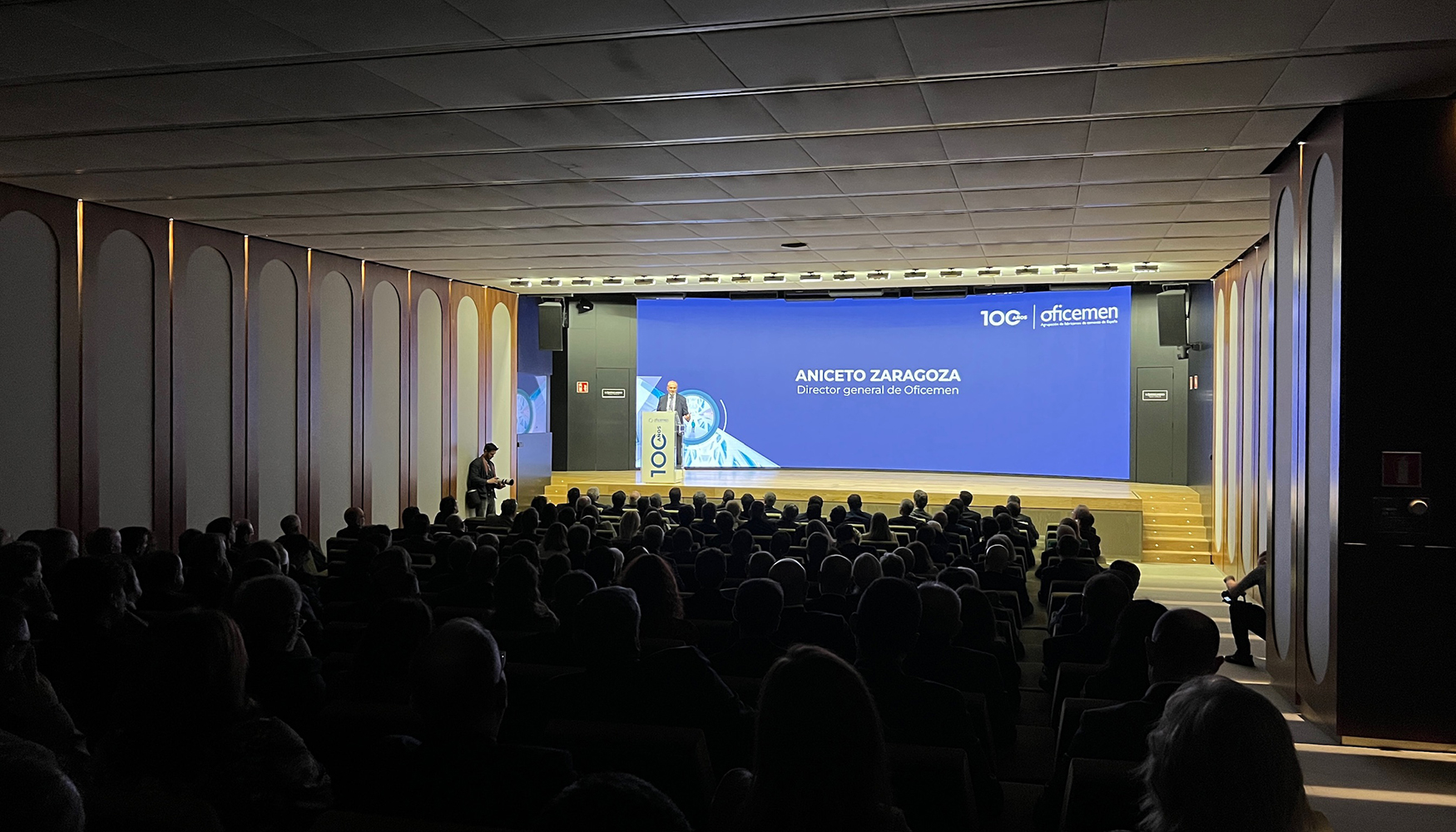 Ms de 200 asistentes acudieron al Edificio Beatriz, de Madrid, al acto central de la celebracin del centenario de Oficemen...