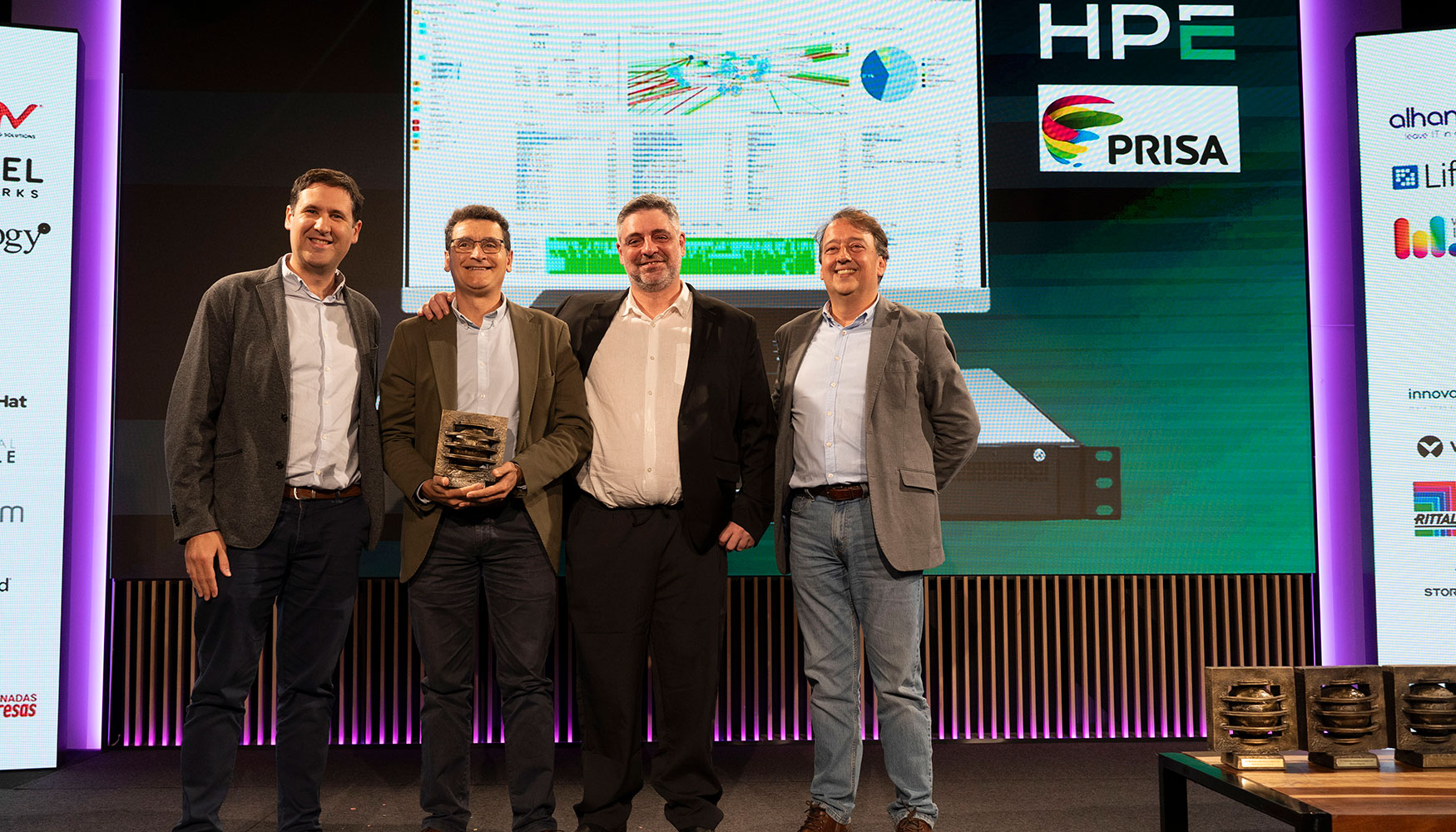 Luis Miguel Rosa, Head of Community Value en �The Game Changers Lab, hizo entrega del galard�n a Rafael del Cerro Flores...