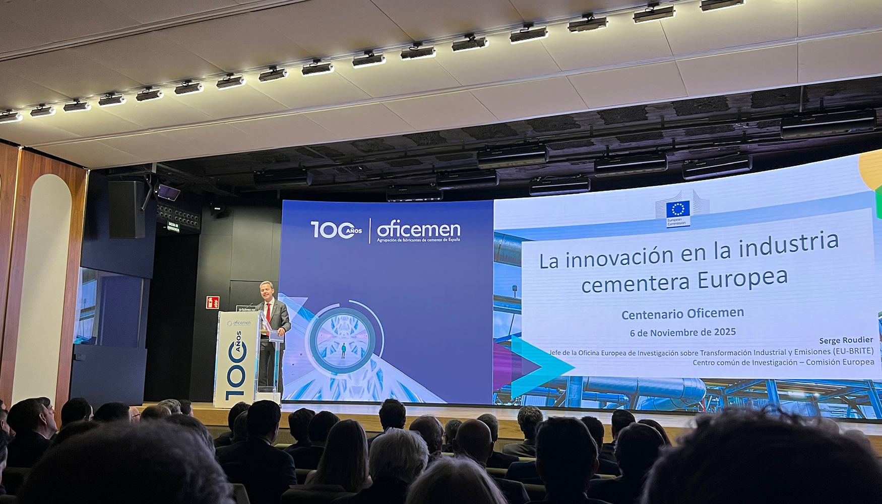 Serge Roudier, jefe de la Oficina Europea de Investigacin sobre Transformacin Industrial y Emisiones de la Comisin Europea...